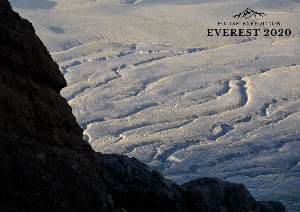 zdjęcie promocyjne polish expedition everest 2020 ścieżki we śniegu