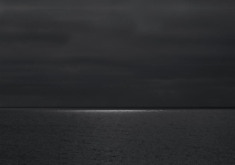 Czarno-białe zdjęcie morza