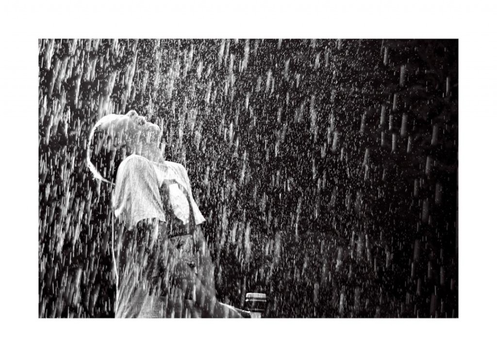 kobieta w deszczu