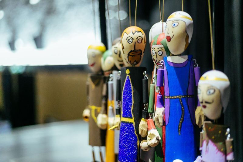 Drewniane marionetki
