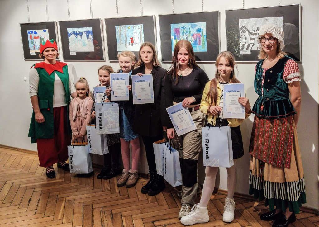 zdjęcie grupowe laureatów konkursu