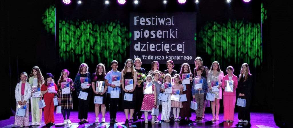 Zdjęcie grupowe zwycięzców festiwalu