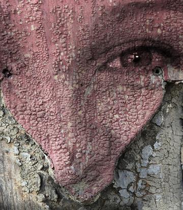 Oko człowieka namalowane na chropowatym tle