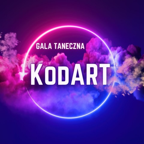 w fioletowo-niebieskim dymie napis gala taneczna KodART wpisany w okrąg