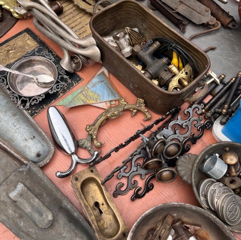 stoisko z elementami staroci