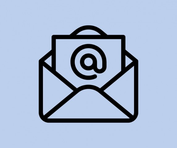 piktogram koperty ze znakiem @ w środku na niebieskim tle.