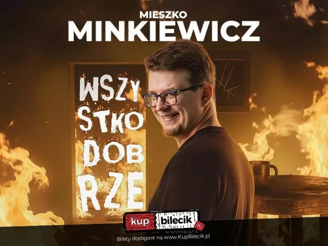 mieszko minkiewicz, mężczyzna odwraca się w naszą stronę na tle płomieni