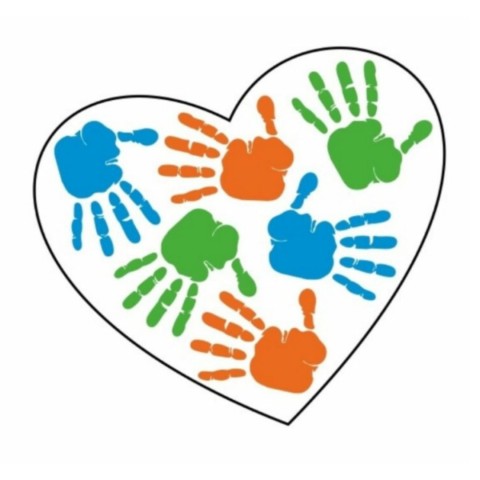 w zarysie serca odbite kolorowe dłonie