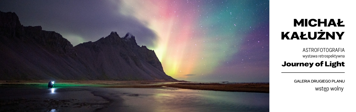 po lewej zdjęcie zorzy po prawej informacje o wystawie