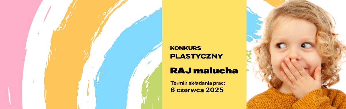 radosne dziecko zasłaniające ręką usta, patrzące w lewo
